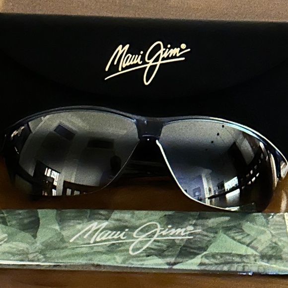 Maui JIM Hot Sands Polarized Sunglasses - brand new